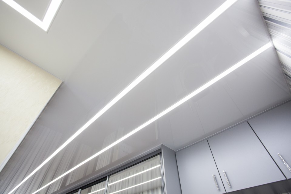Заказать световые потолки с линией света в г. Раменское